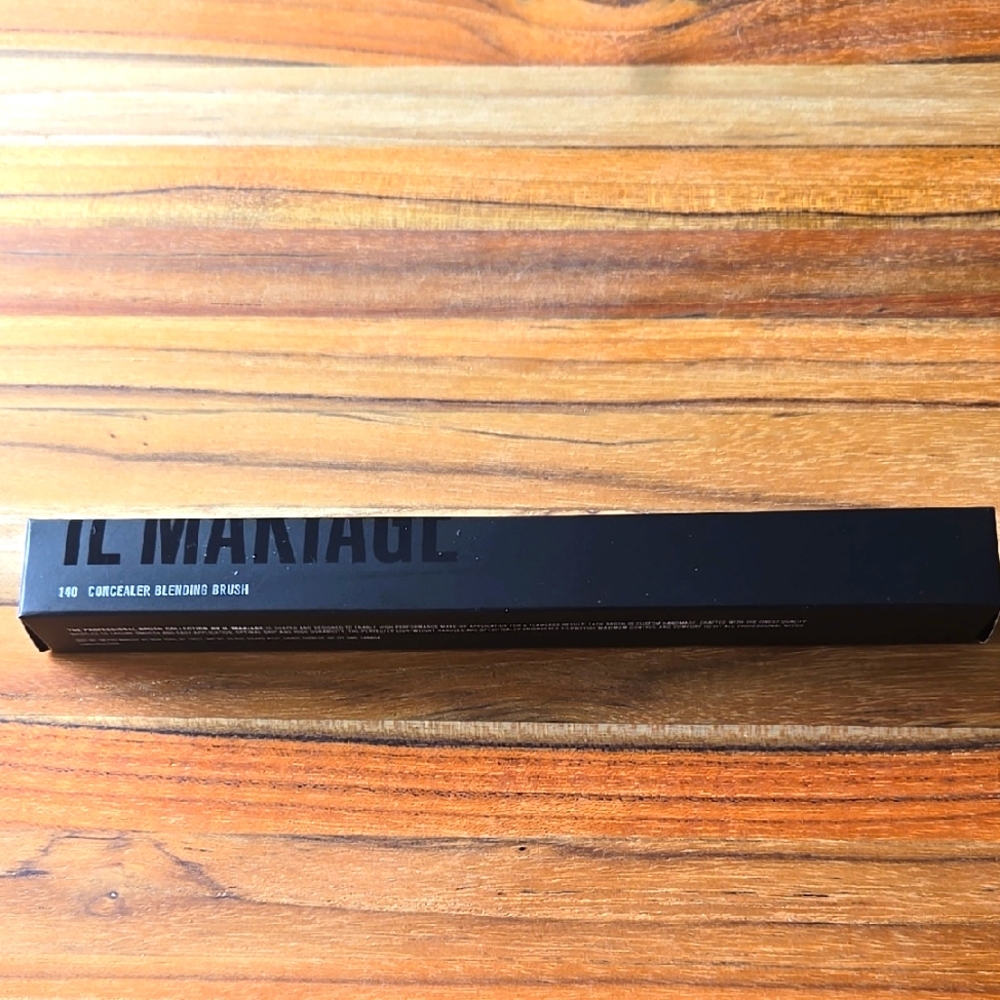 IL MAKIAGE 100 Concealer Blending Brush